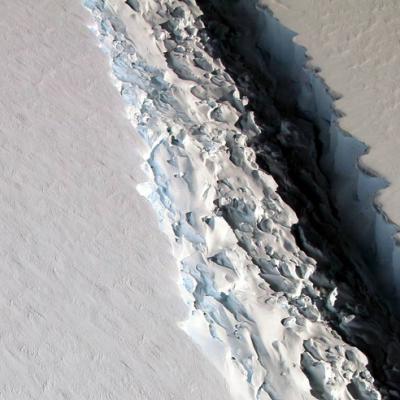 Vista aérea de la grieta en Larsen C. Foto: NASA/John Sonntag